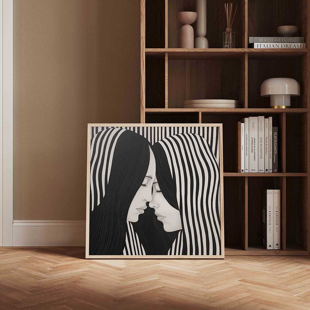 Twee gezichten met strepen – kleurrijke vierkante wanddecoratie van WallArtistic