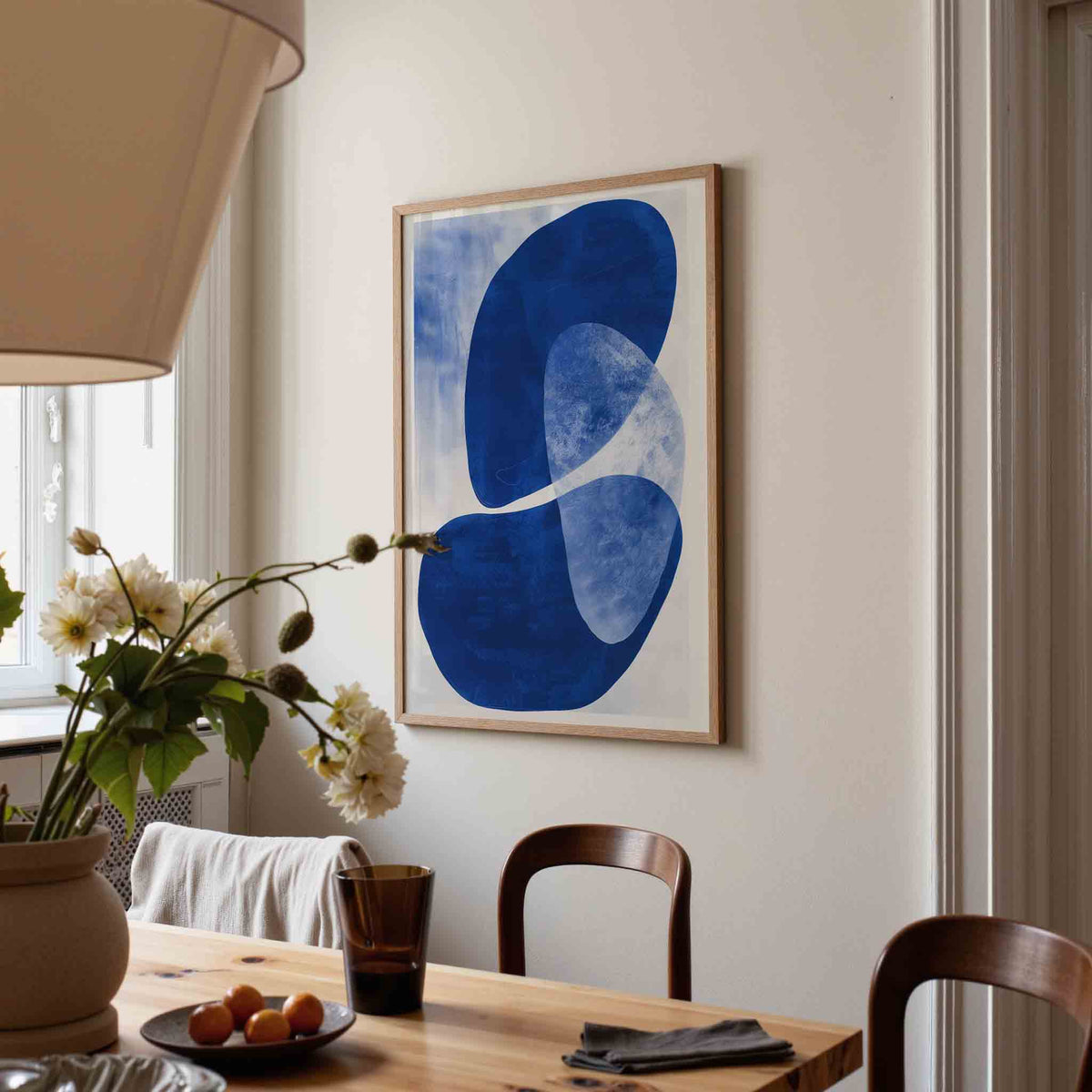 Abstracte blauwe vormen – eigentijdse illustratie poster in staand formaat