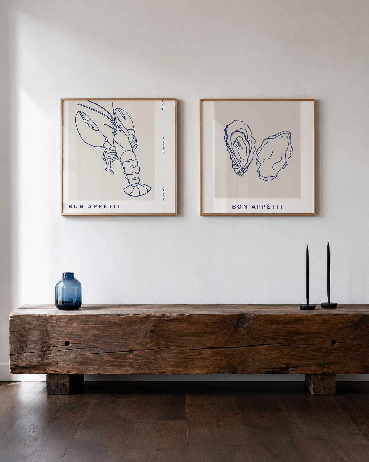 Interieurpresentatie van een tweedelige vierkante posterset met kreeft en oester