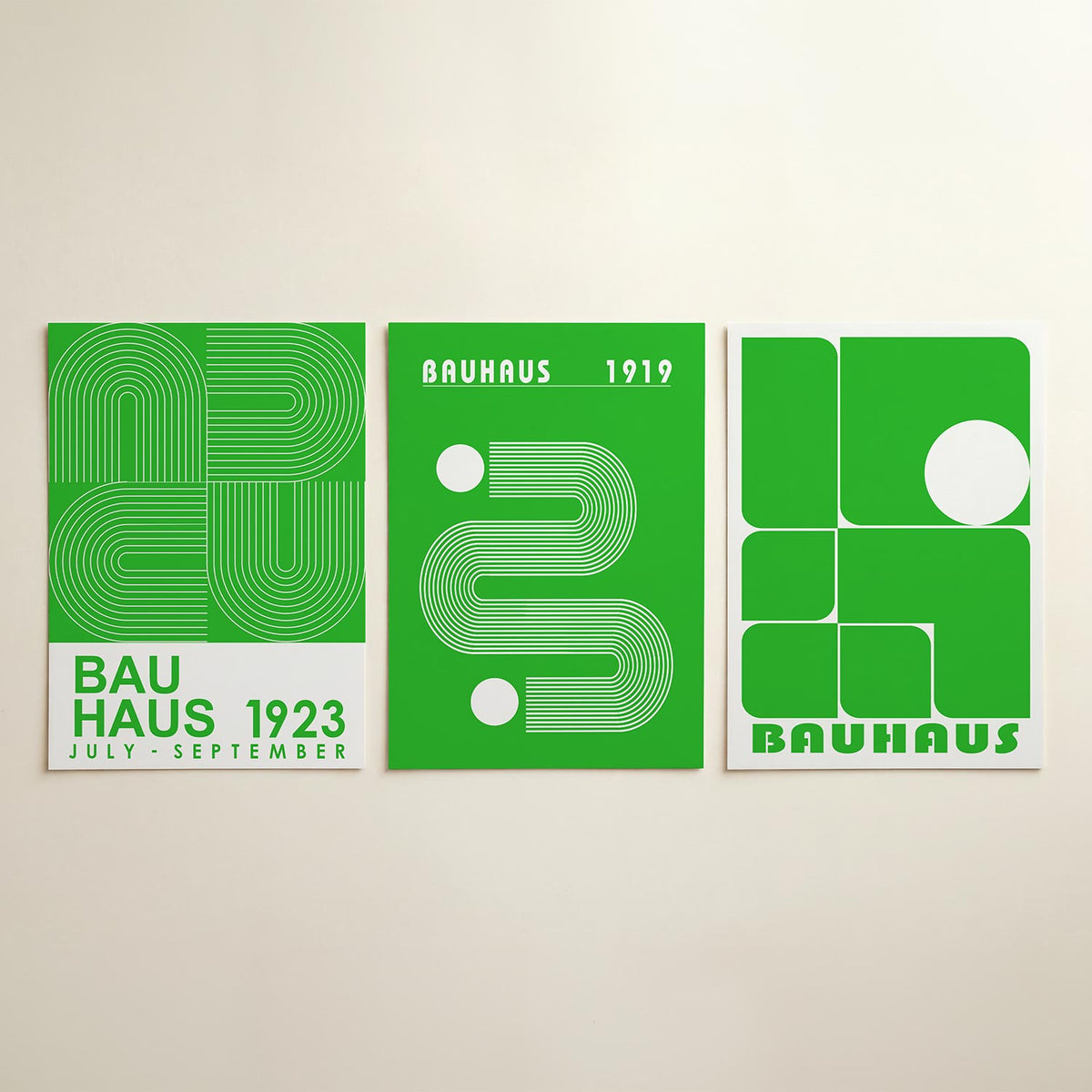 Lijnen en kleurvlakken driedelige posterset in interieur