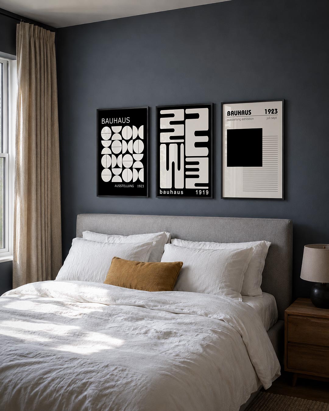 Vormenspel en ritme posterset – derde productweergave – deze posterset in drie delen toont een dynamisch lijnenspel van witte