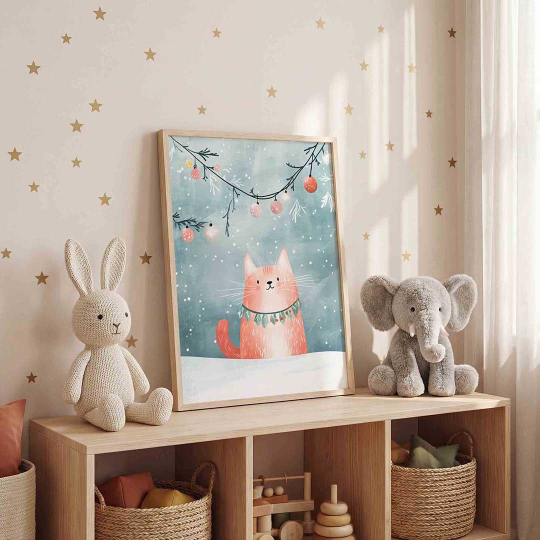 Kat met kerstversiering – staande kinderkamer wanddecoratie van WallArtistic