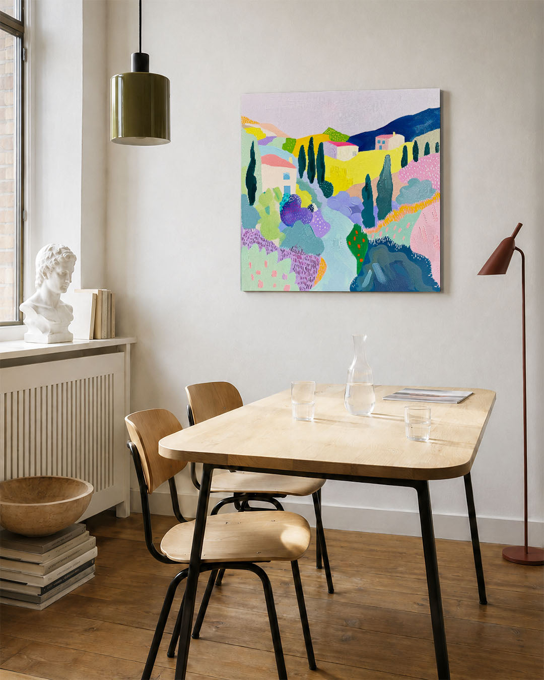 Kleurrijk landschap kunstwerk – vierkante wanddecoratie – dit kunstwerk toont een levendig landschap met golvende heuvels en