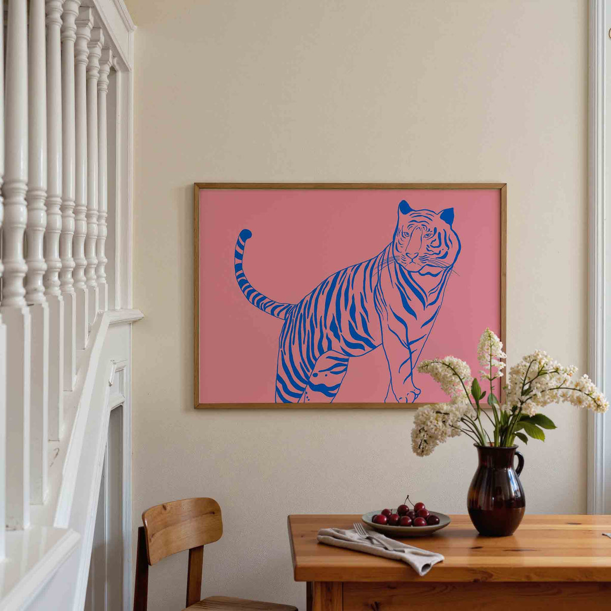 Tijger op roze achtergrond – dieren poster in liggend formaat