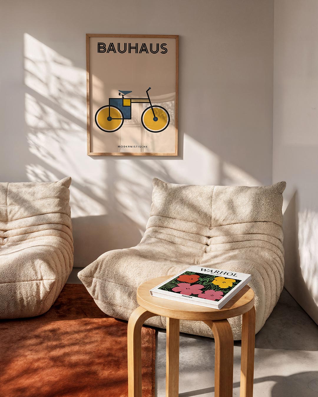 Fietsvorm en kleur – geometrische Bauhaus poster in staand formaat