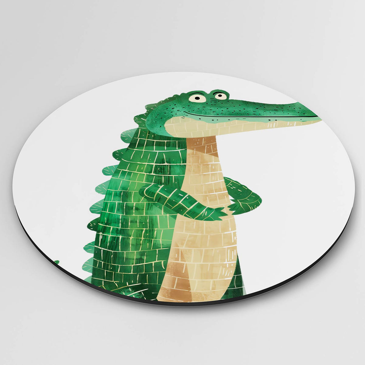 Groene krokodil Muurcirkel – detailweergave – Een groene krokodil met een beige buik staat centraal op de muurcirkel.