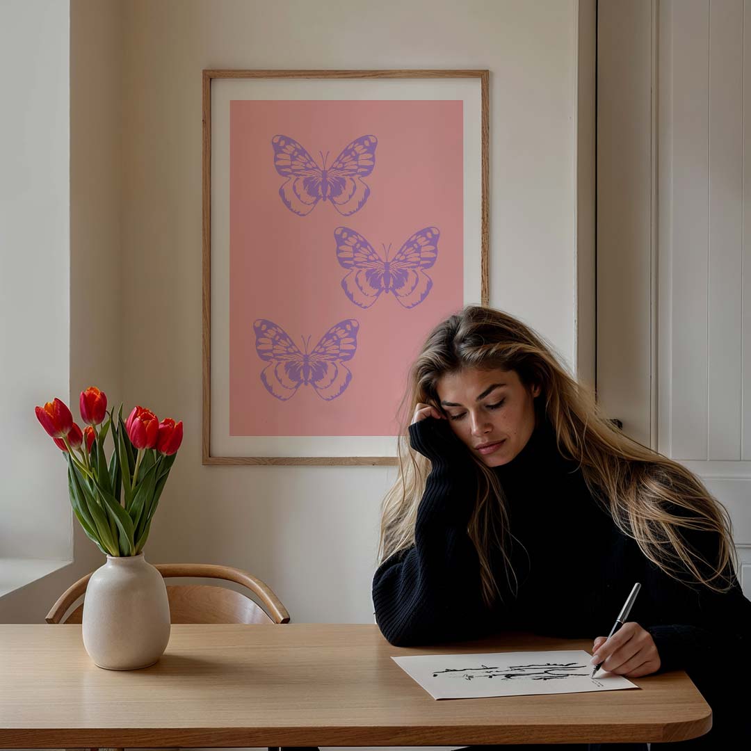 Vrolijke Vlinder – staande muurposter voor een modern interieur
