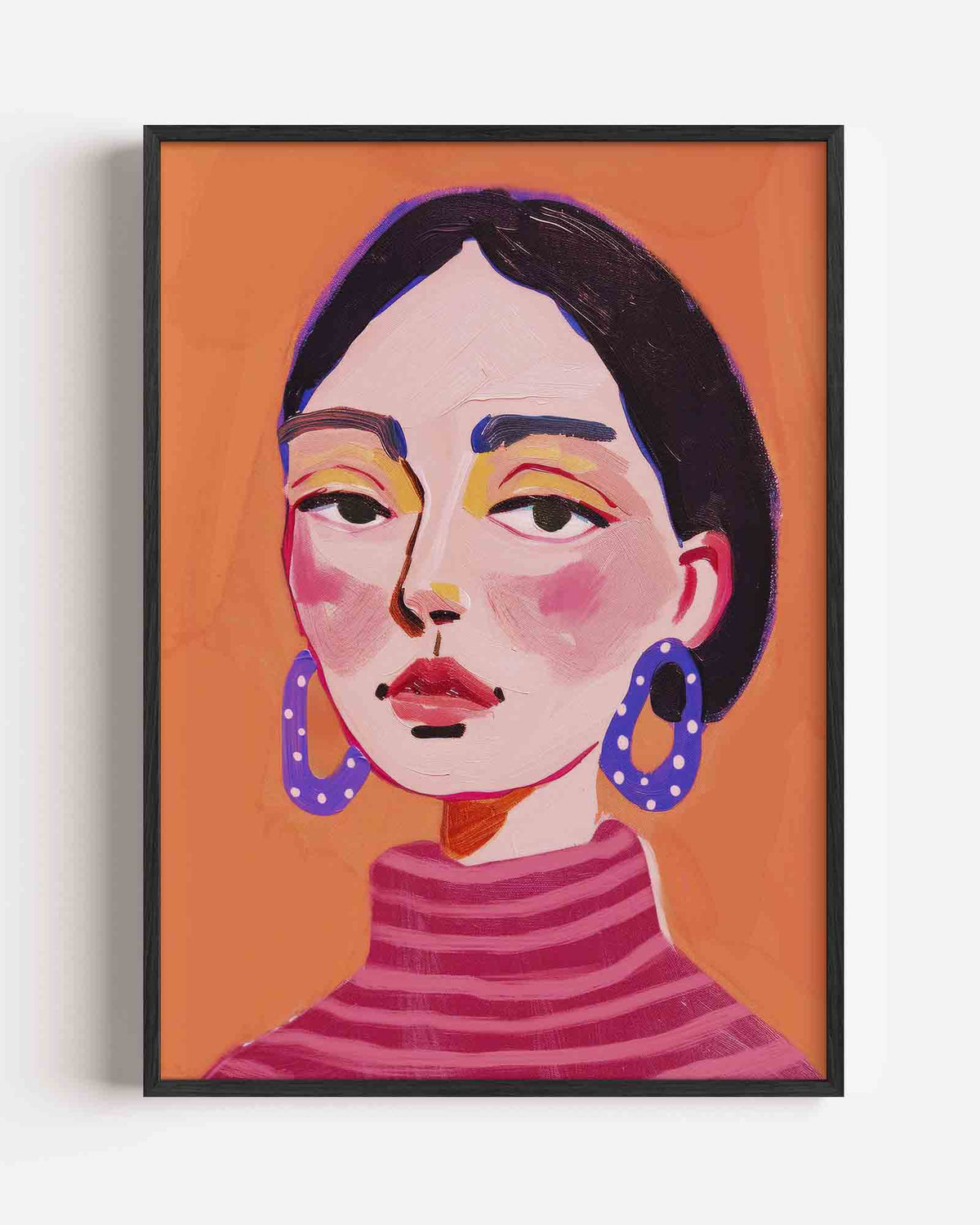 Vrouw met blauwe oorbellen – vrouwelijk portret als staande poster