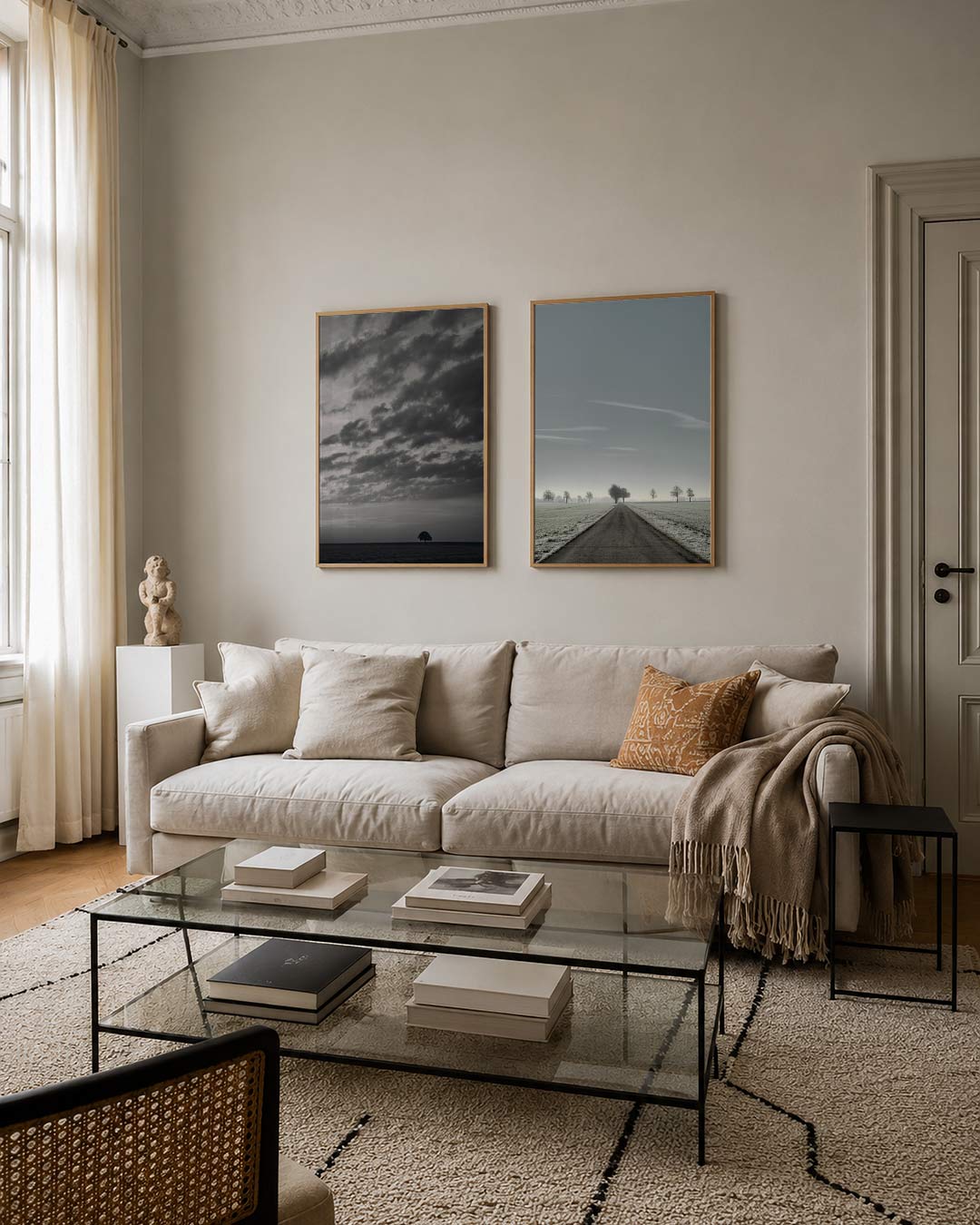 Landschap en lucht tweedelige posterset – een eenzame boom staat onder een hemel vol wolken. De horizon scheidt de lucht van