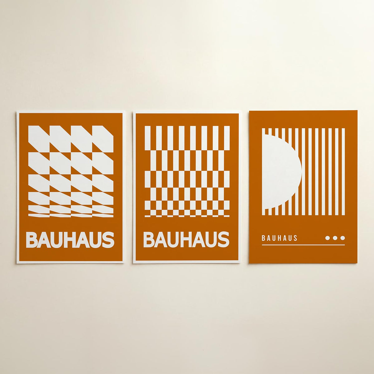 Vorm en ritme posterset – detailweergave – deze posterset in drie delen toont een dynamisch lijnenspel met witte en oranje
