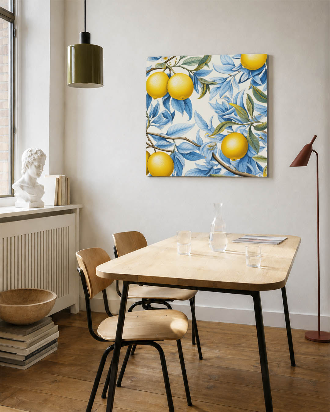 Citrus en bladeren kunstwerk – detailweergave – dit werk toont levendige gele citrusvruchten te midden van sierlijke blauwe