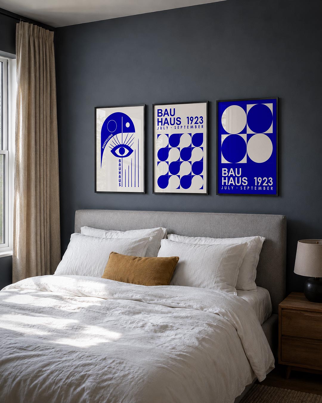 Oog en lijnen posterset – derde productweergave – een blauwe compositie met een groot oog centraal. Rechte en gebogen lijnen