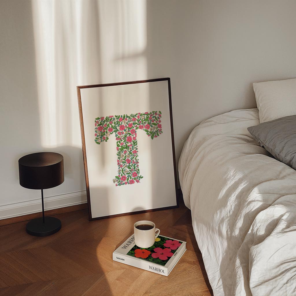 Bloemrijke T Monogram – kinderposter in staand formaat