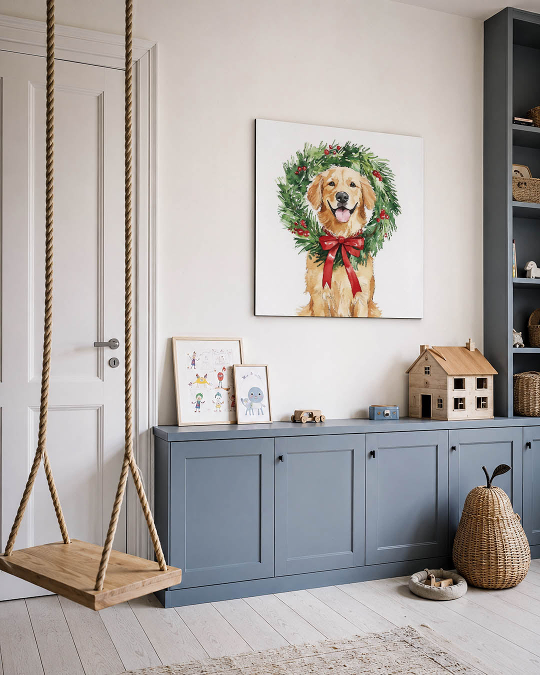 Hond met kerstkrans kunstwerk – vierkante wanddecoratie – een vrolijke hond met een groene krans en rode bessen. De krans is
