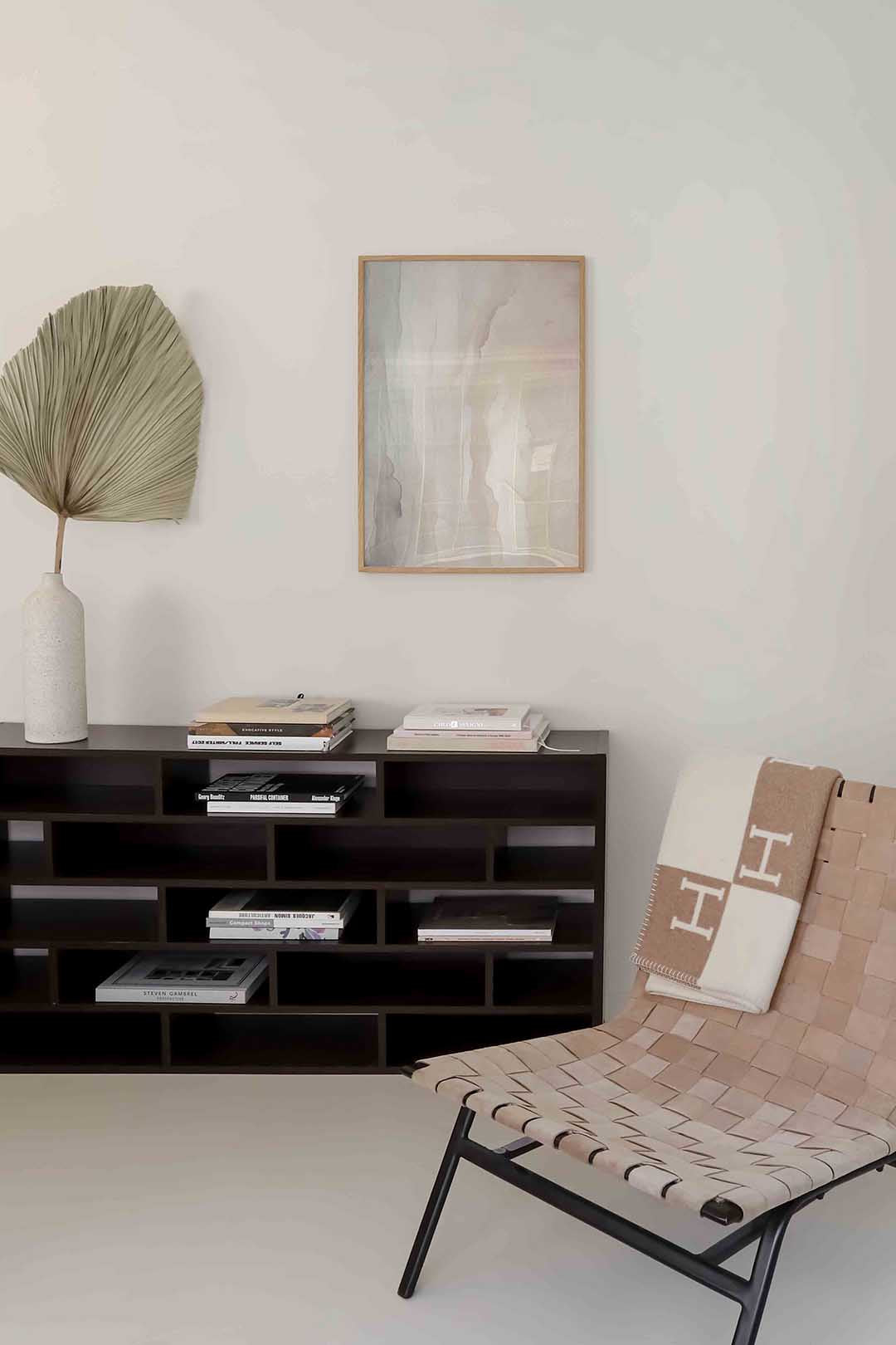 Abstracte beige en grijze – zachte abstracte poster in staand formaat