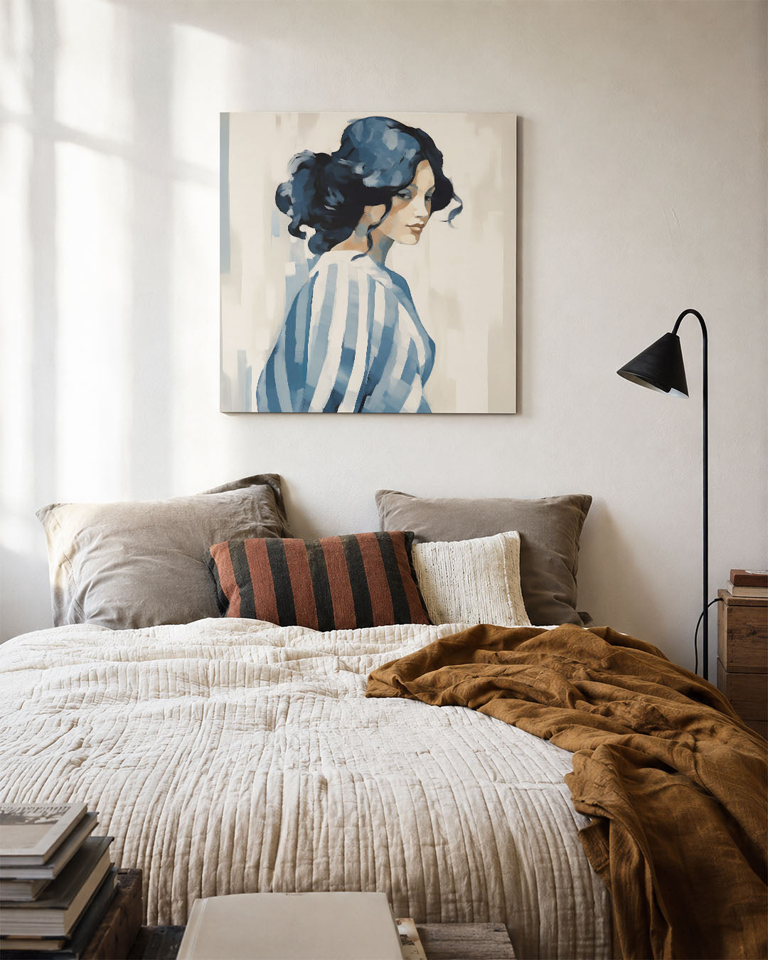 Gestreepte vrouw kunstwerk – detailweergave – dit kunstwerk toont een vrouw met blauwe strepen tegen een lichte achtergrond.