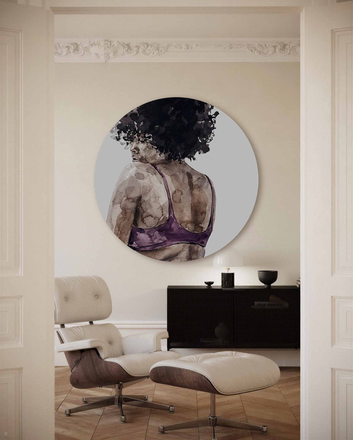 Vrouw met krullend haar – illustratie muurcirkel als ronde muurdecoratie