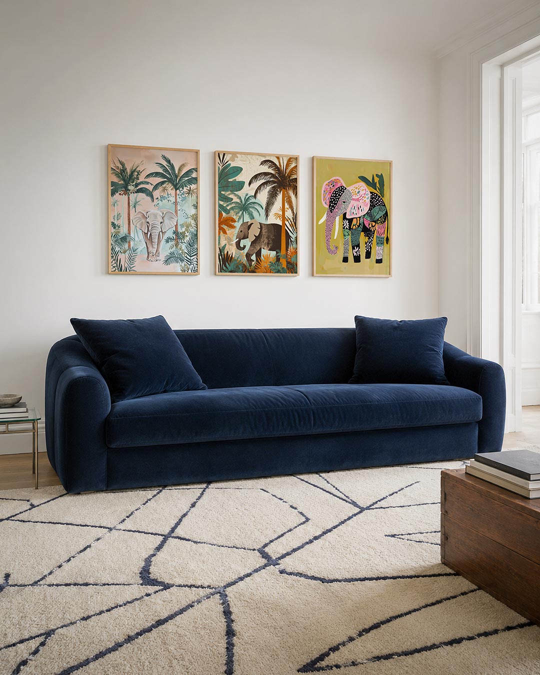 Jungle elegantie driedelige posterset – een olifant wandelt door een serene jungle met weelderige