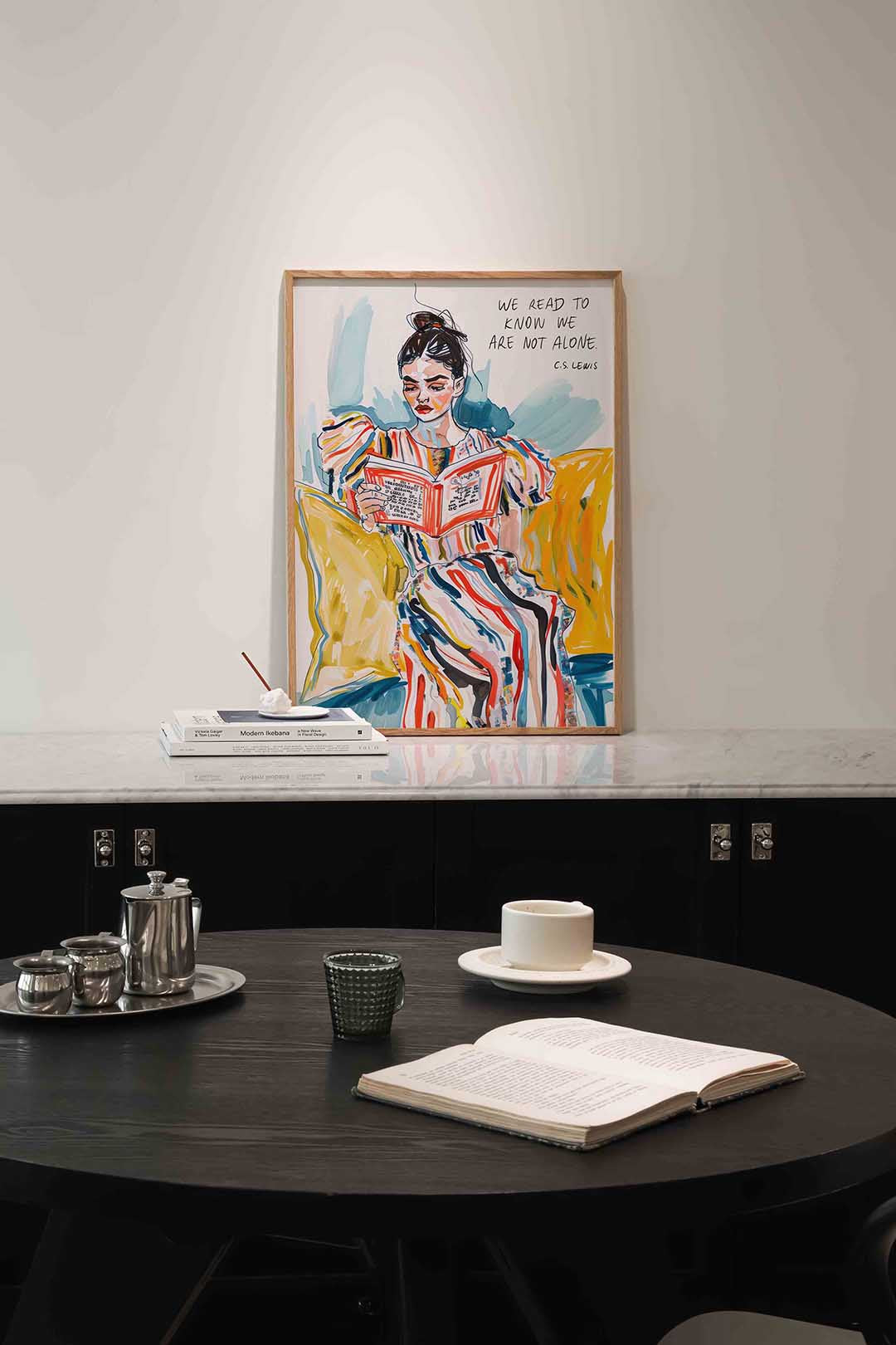 Lezende vrouw – portret poster in staand formaat