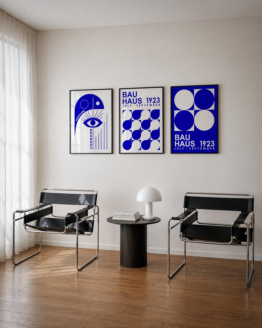 Oog en lijnen driedelige posterset – een blauwe compositie met een groot oog centraal. Rechte en gebogen lijnen stralen uit