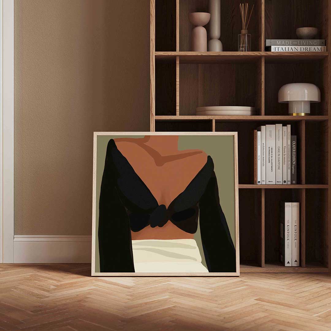 Vrouw in zwarte top – kleurrijke vierkante wanddecoratie van WallArtistic