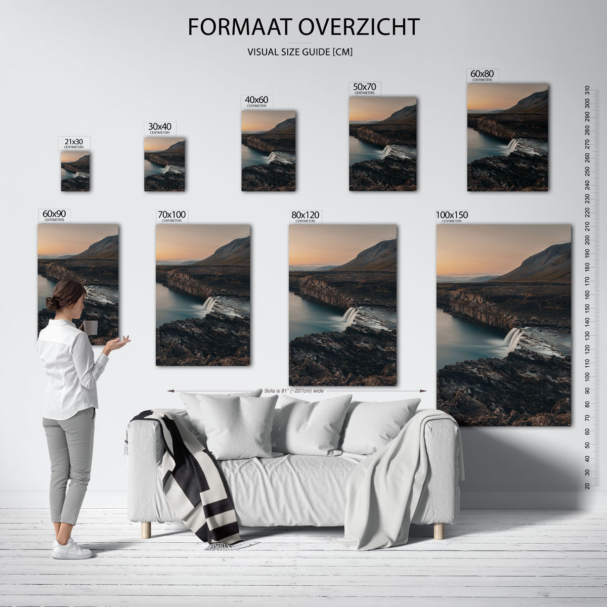 Rustige waterval poster – sfeerbeeld – deze poster toont een serene waterval in een ruig landschap bij zonsondergang. De