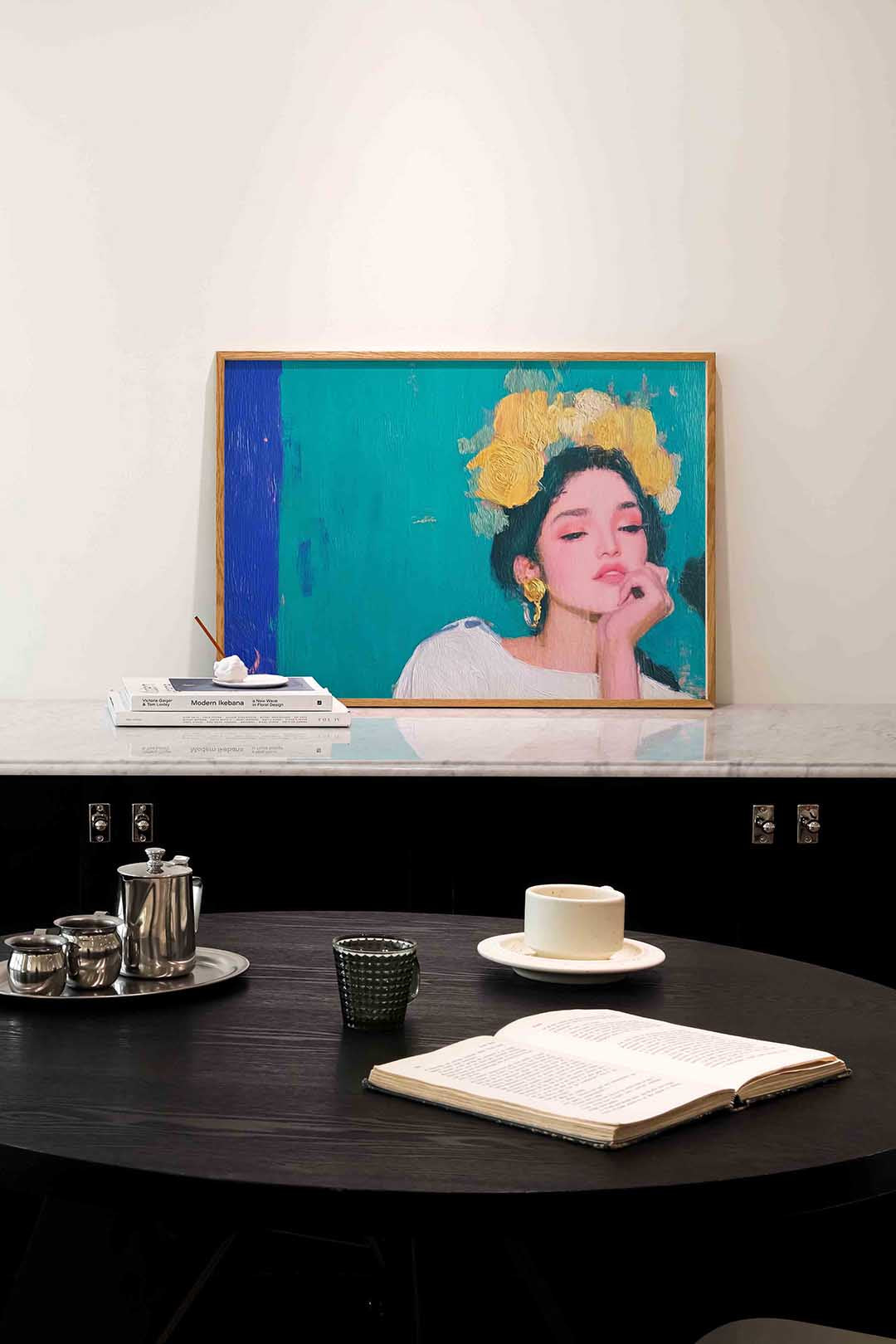 Vrouw met gele bloemen – portret poster in liggend formaat