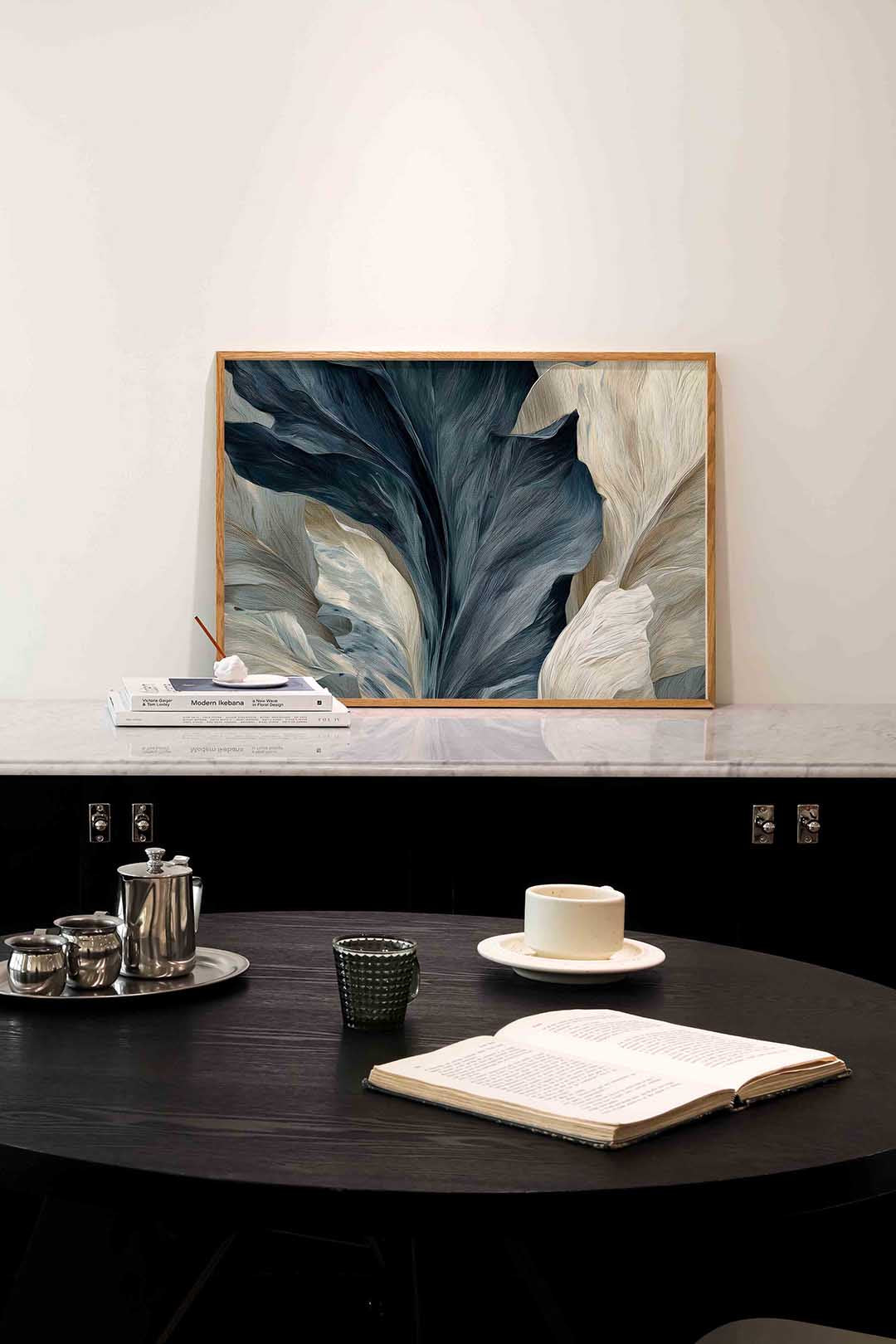 Bladeren in blauw en beige – abstracte poster in liggend formaat