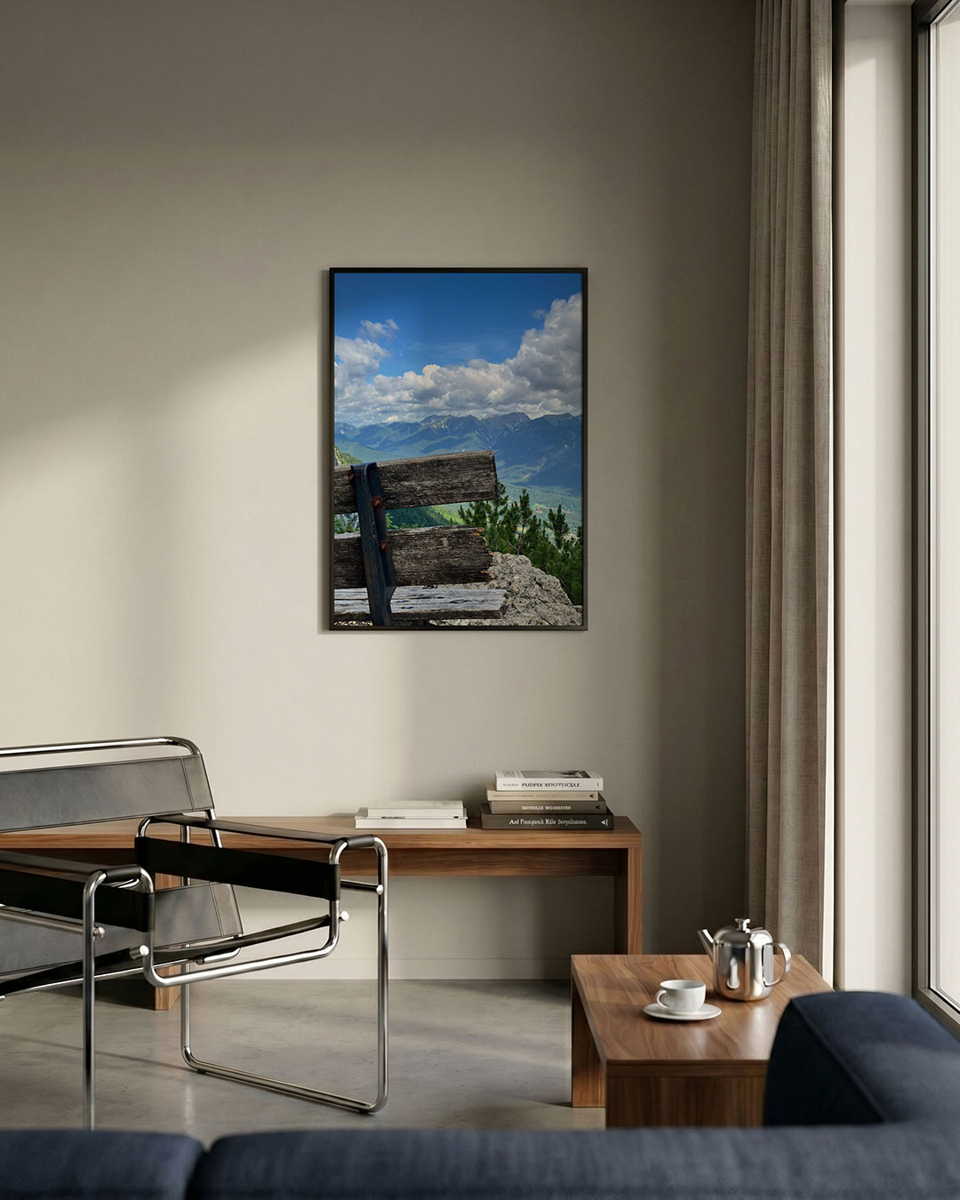 Berglandschap poster – detailweergave – deze poster toont een houten bankje met een adembenemend uitzicht op bergen onder een