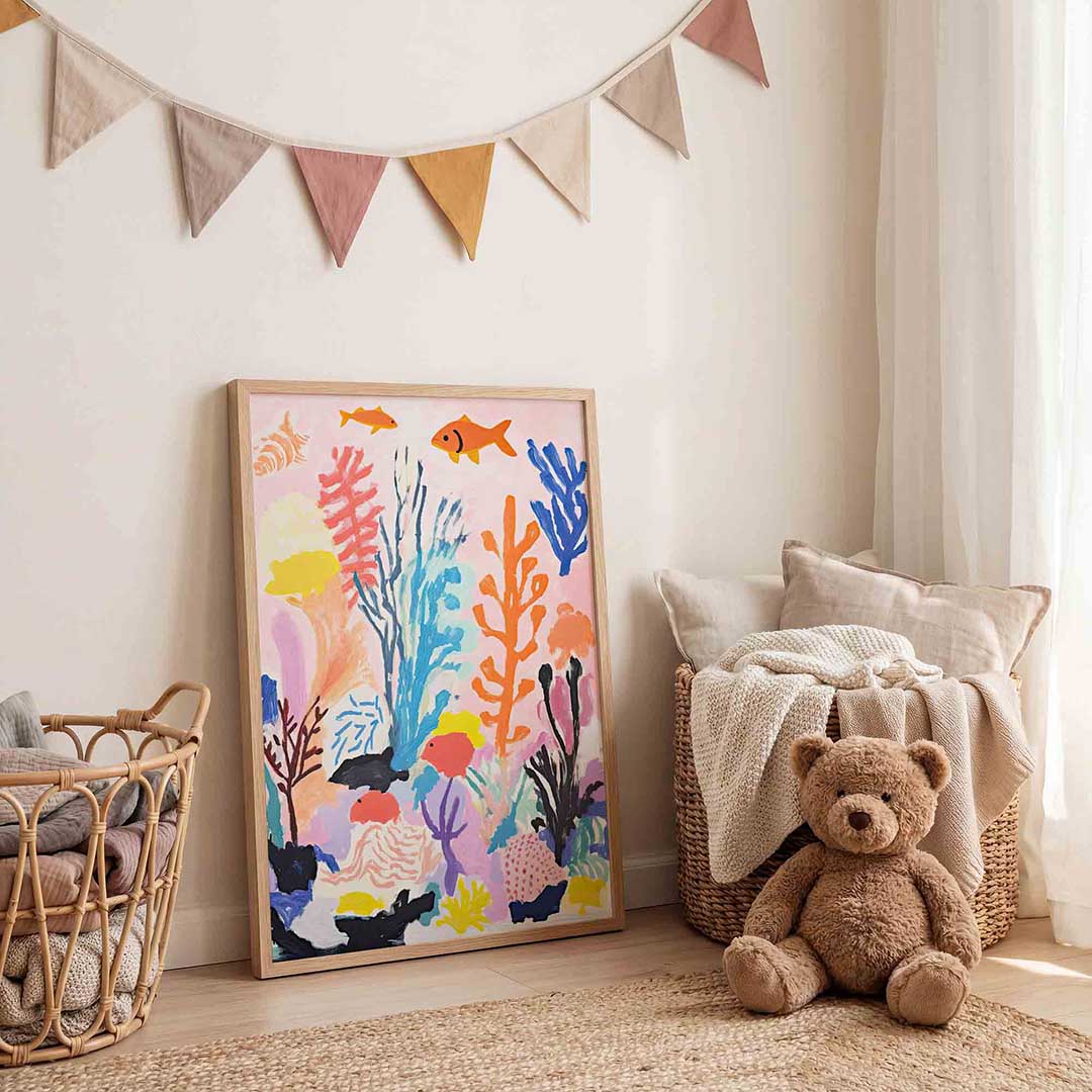 Vissen en koraal – speelse wandkunst als portret kinderposter