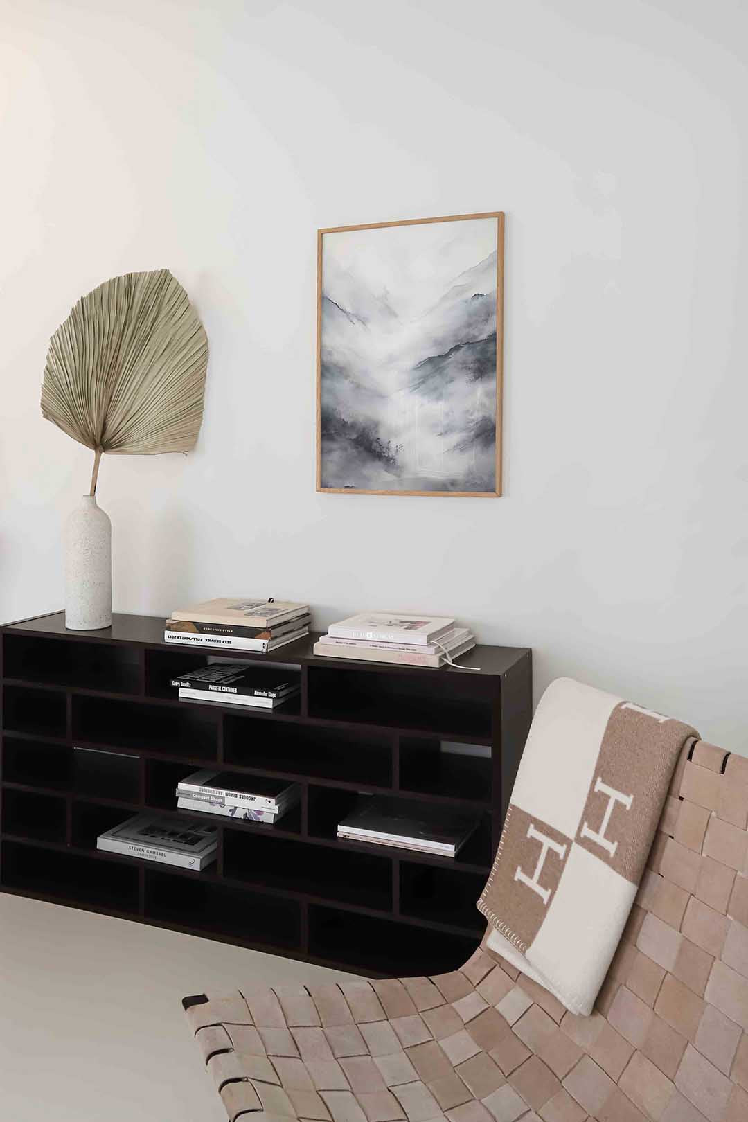 Mistige bergen – staande natuur wanddecoratie van WallArtistic