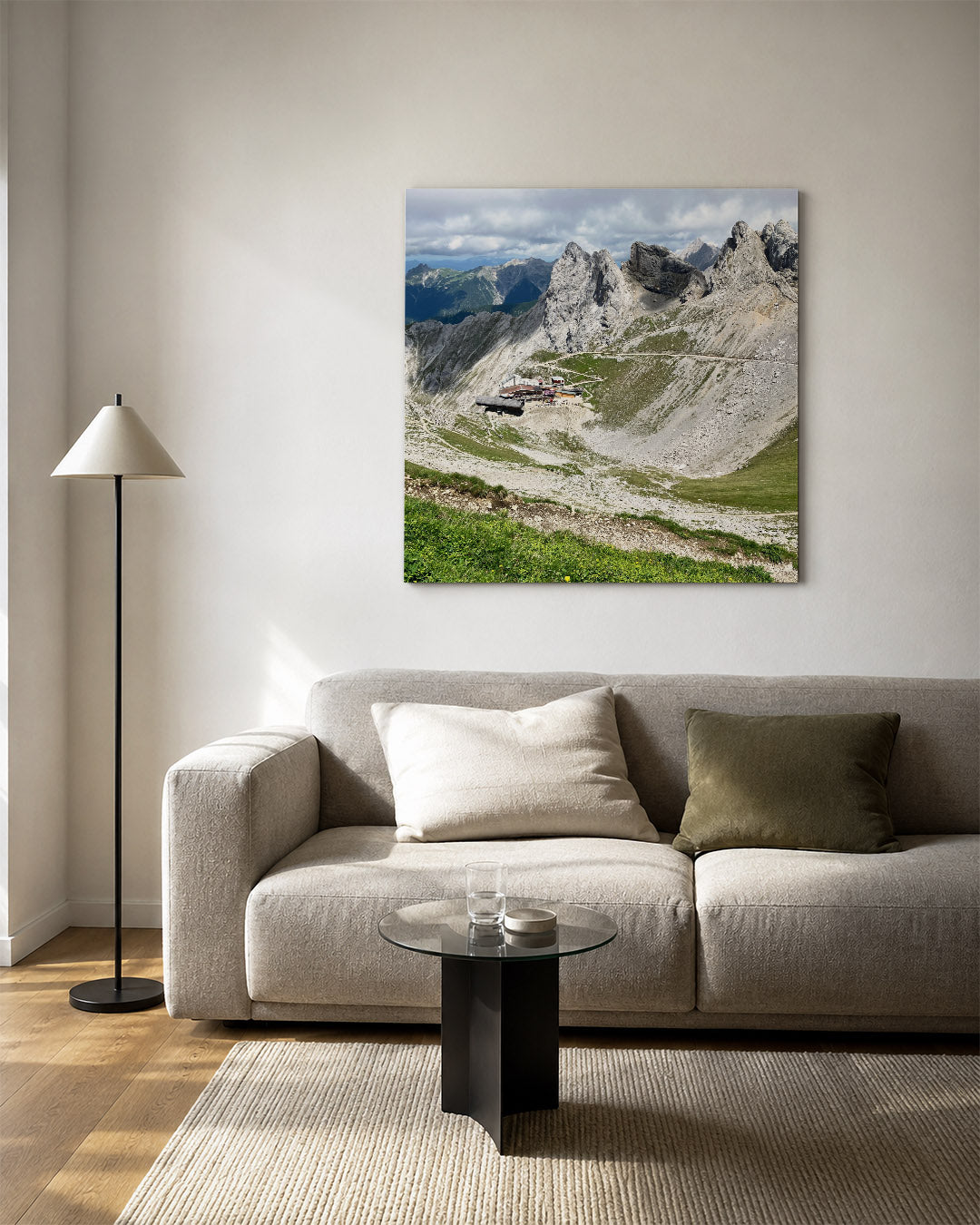 Berglandschap met rotsen kunstwerk – vierkante wanddecoratie – dit werk toont een indrukwekkend berglandschap met ruige