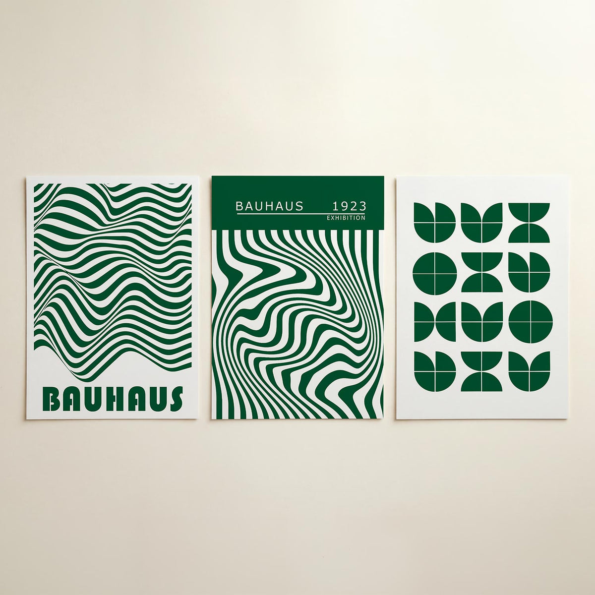 Golvend lijnenspel posterset – detailweergave – deze posterset in drie delen toont een dynamisch spel van golvende groene