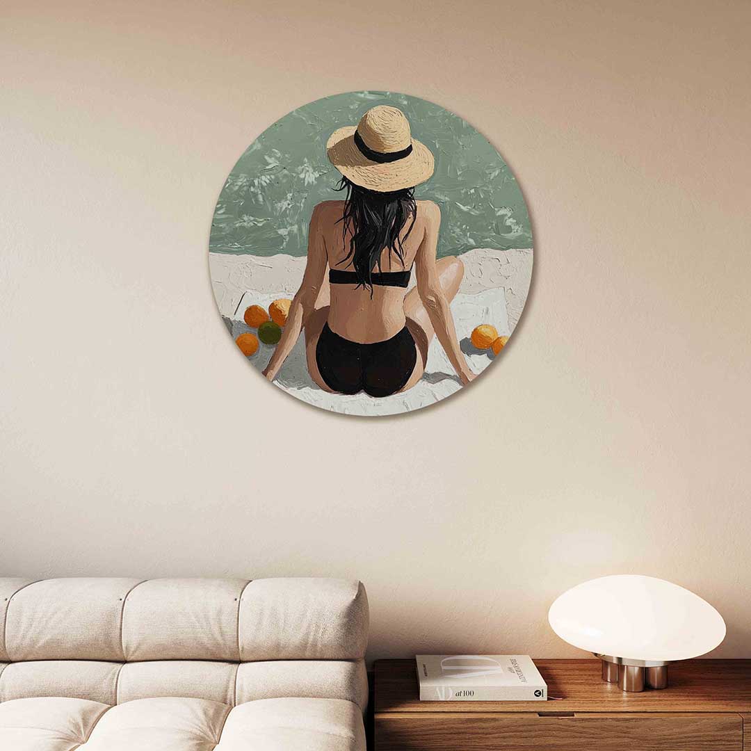 Zomerstrand vrouw – moderne abstracte muurcirkel voor aan de muur