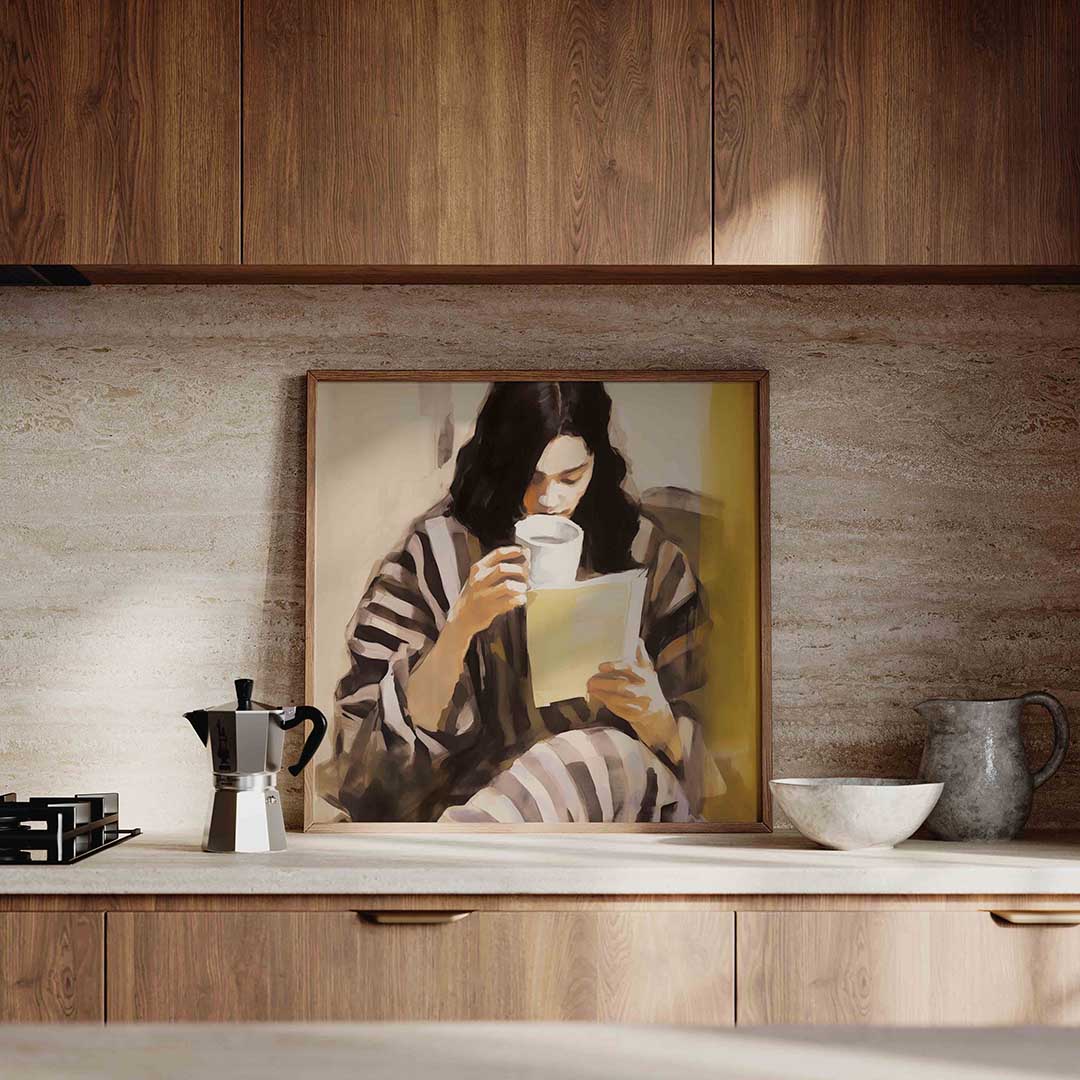 Vrouw met kopje en boek – culinaire wandkunst als vierkante poster