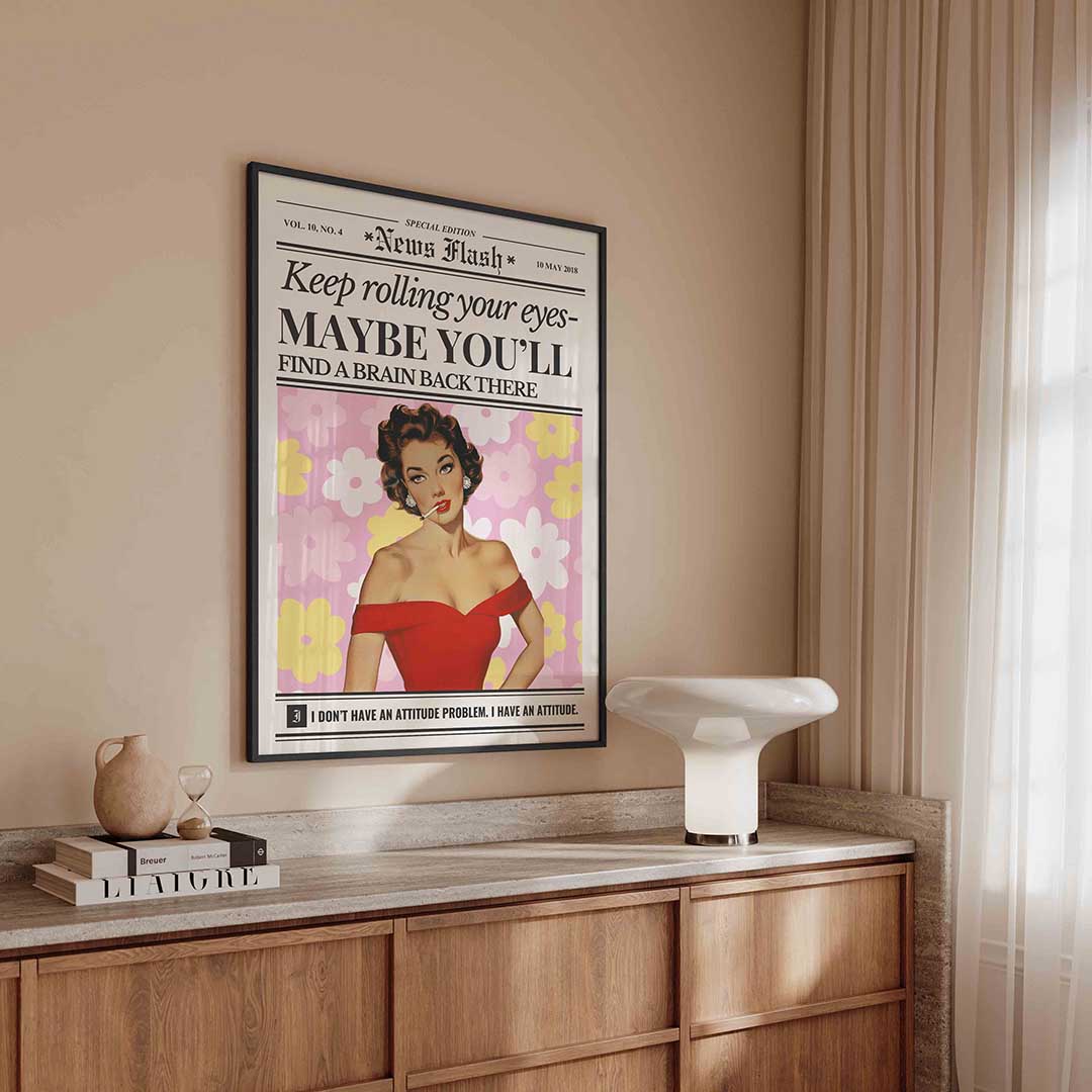 Vrouw met bloemenachtergrond – kleurrijke Pop Art poster in staand formaat