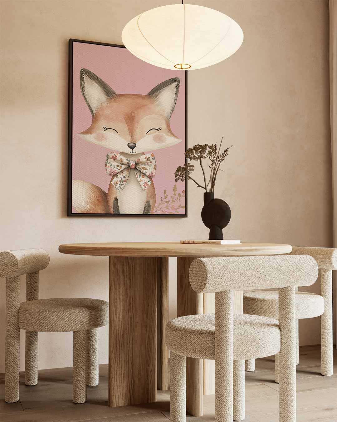 Schattige Vos met Strik – kunstwerk met zwarte baklijst