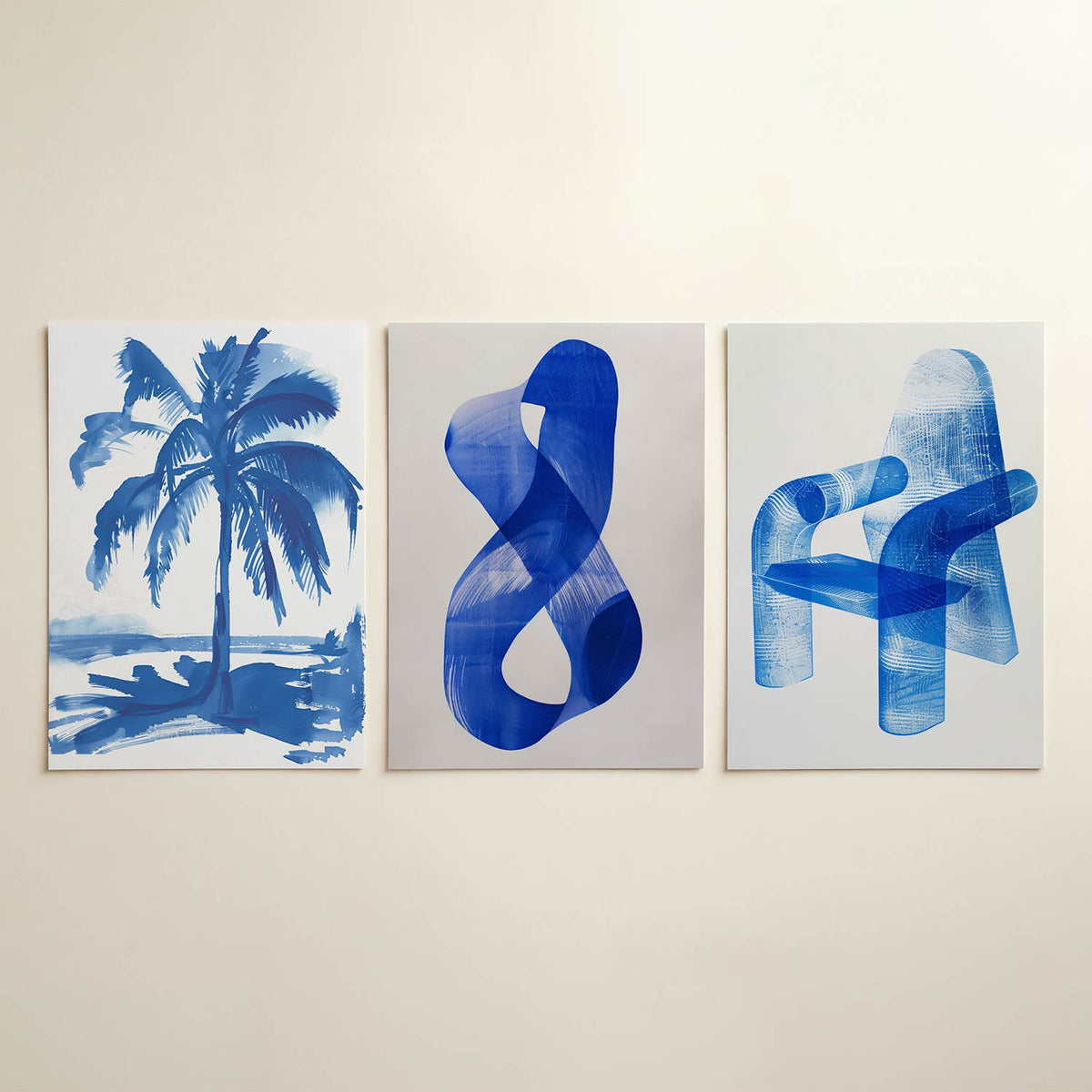 Blauwe palm posterset – detailweergave – een palmboom in levendig blauw, met losse penseelstreken
