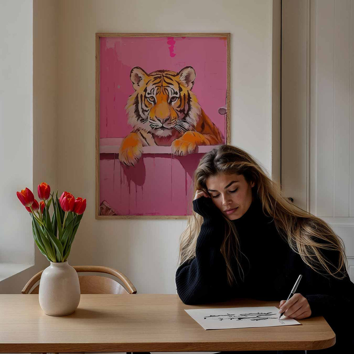 Tijger in Badkuip – staande dieren wanddecoratie van WallArtistic