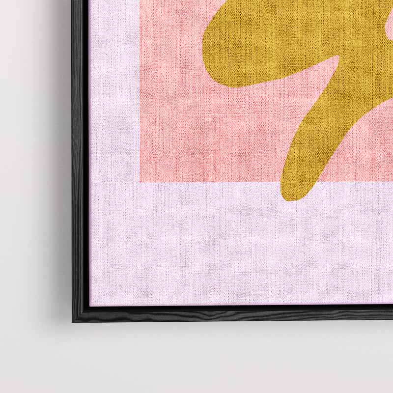 Abstracte Vormen in Oker en Roze – kunstwerk met zwarte baklijst