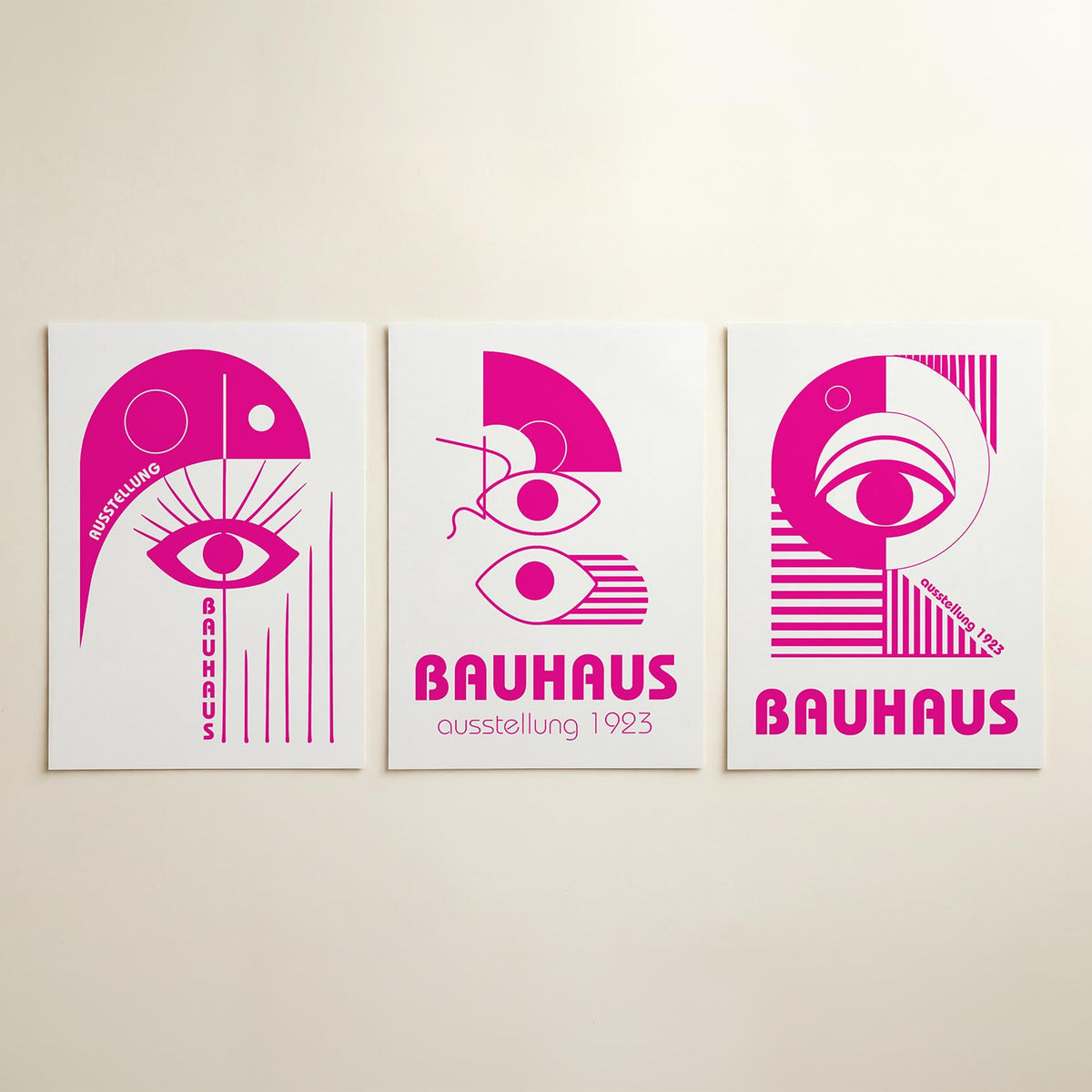 Oog en lijnen driedelige posterset in interieur