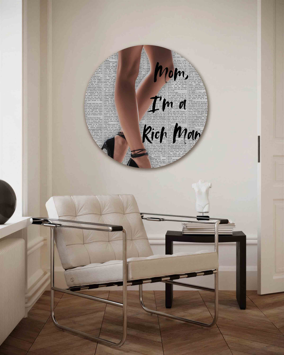 Tekst en benen – Pop Art muurcirkel als ronde wanddecoratie