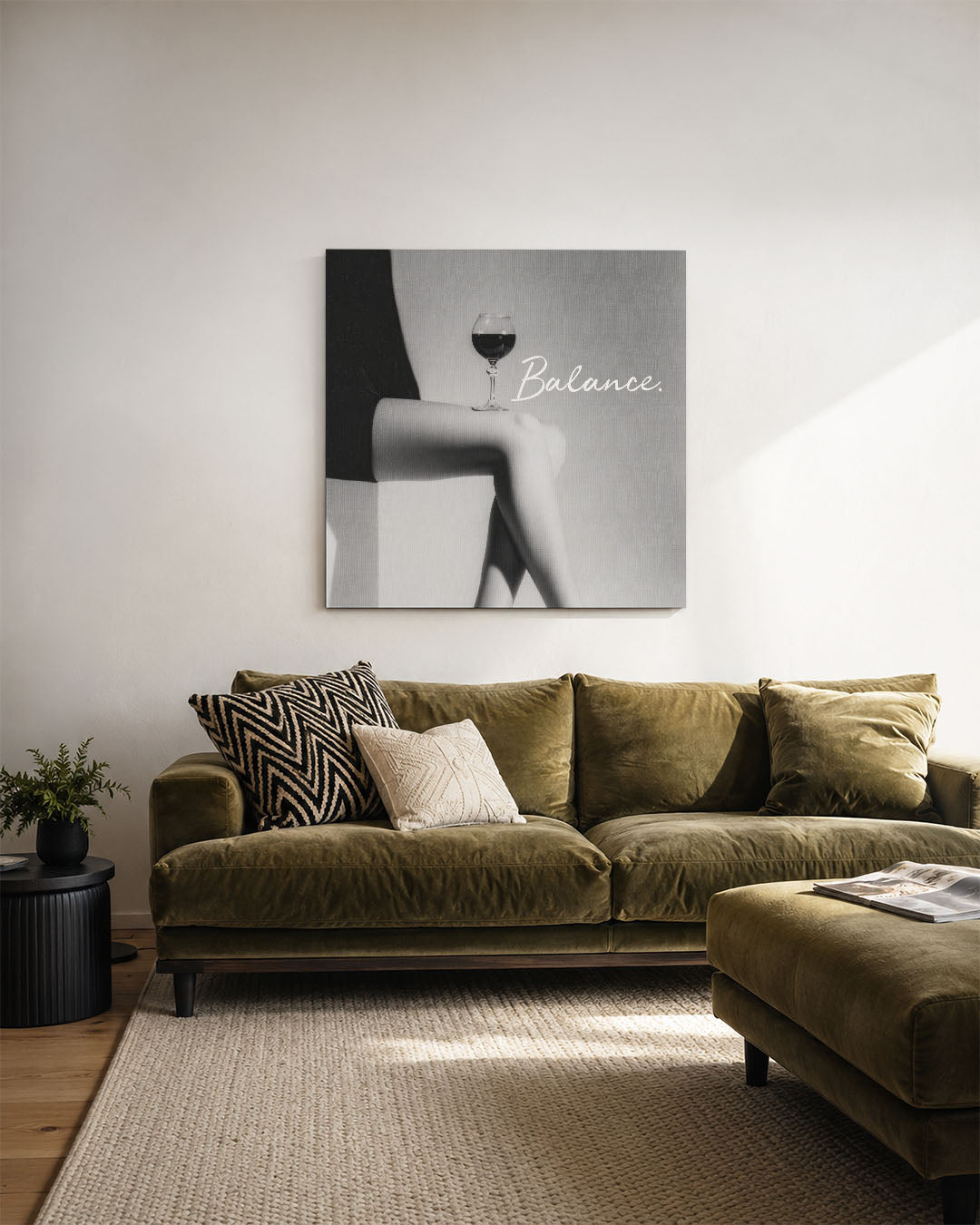 Elegante balans kunstwerk – derde productweergave – dit kunstwerk toont een glas wijn op een gekruiste been, met het woord