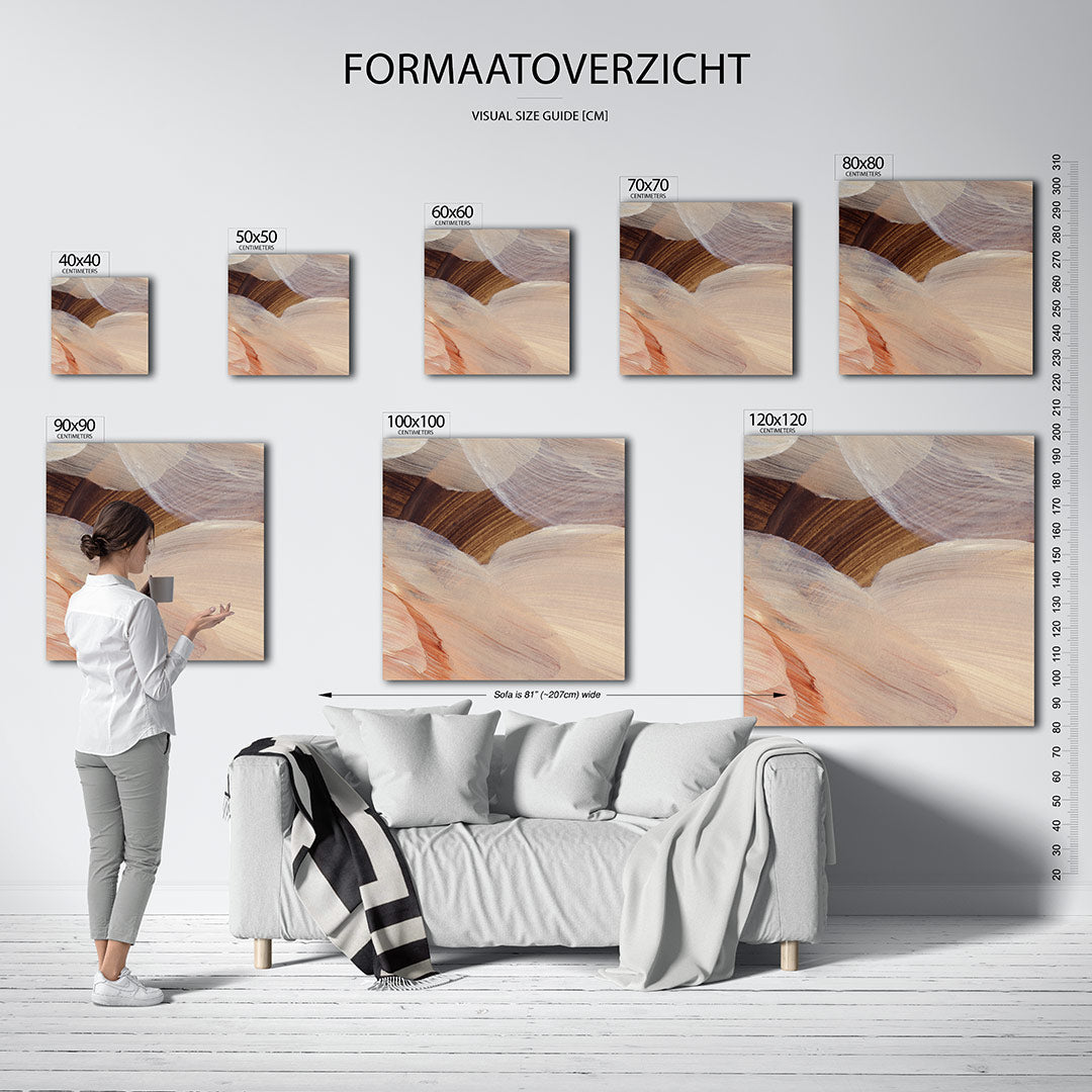 Organische borstelstreken kunstwerk – dit werk toont vloeiende, overlappende borstelstreken in zachte beige en bruin tinten.