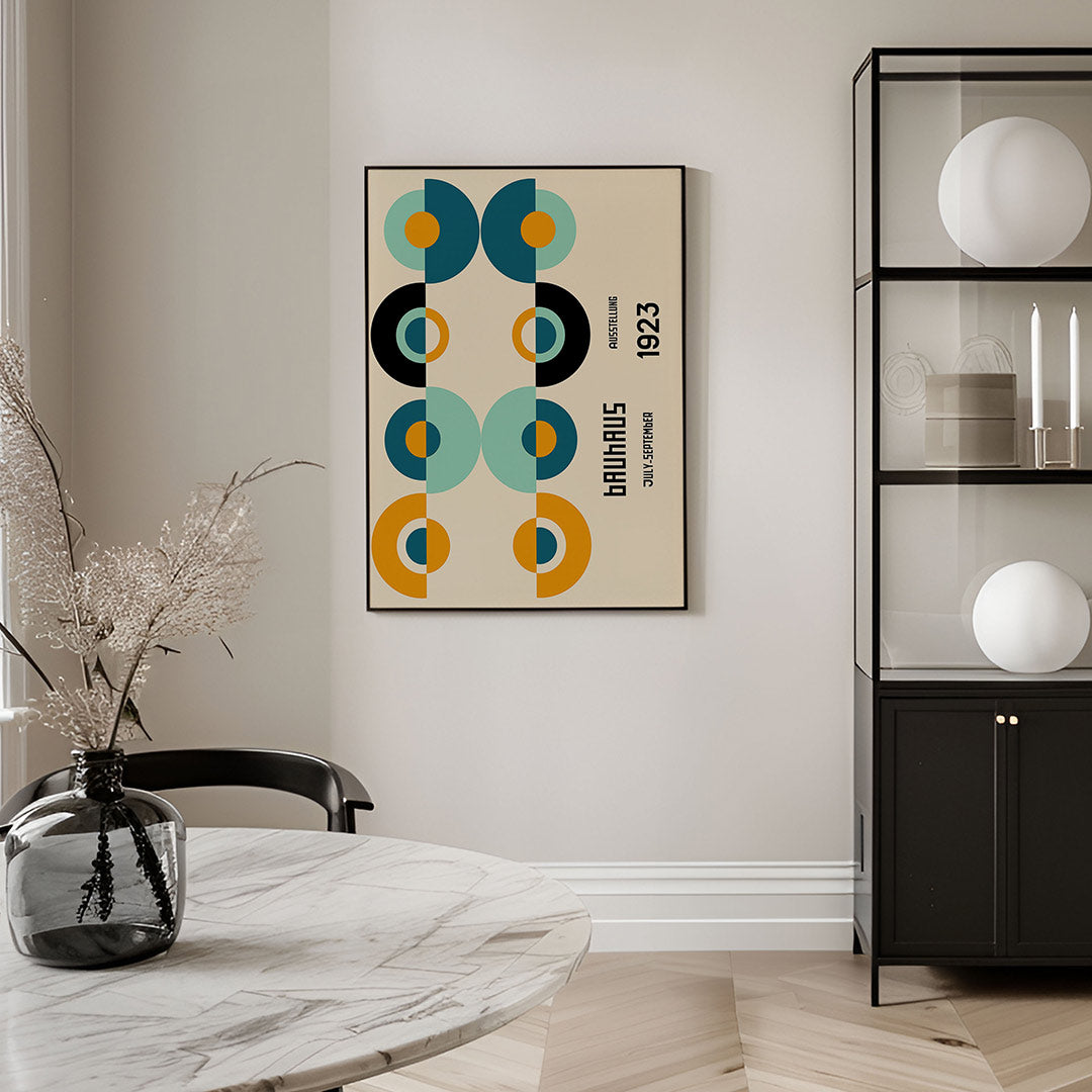 Cirkelvormen en kleur – geometrische Bauhaus poster in staand formaat
