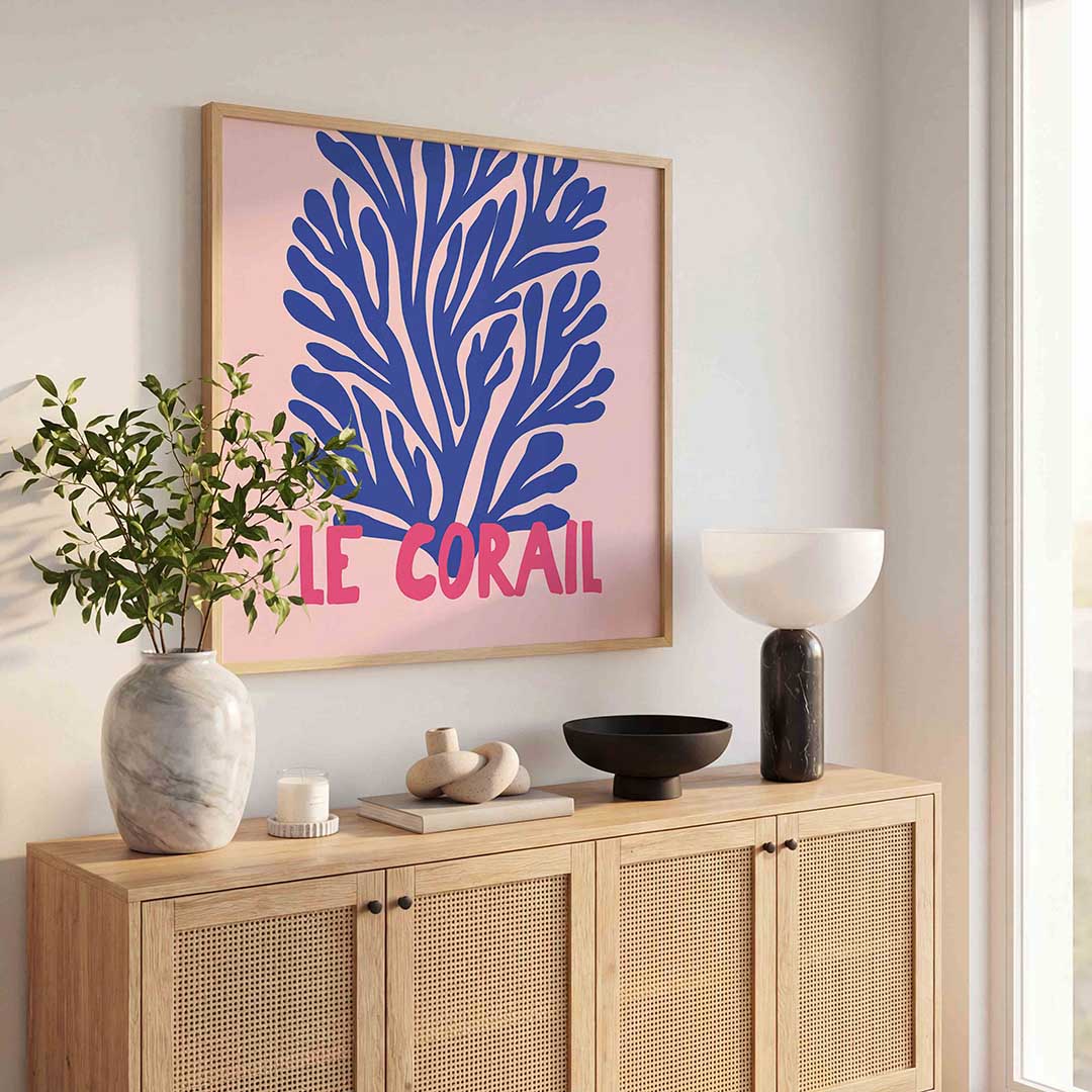 Blauw koraal op roze achtergrond – kleurrijke poster in vierkant formaat