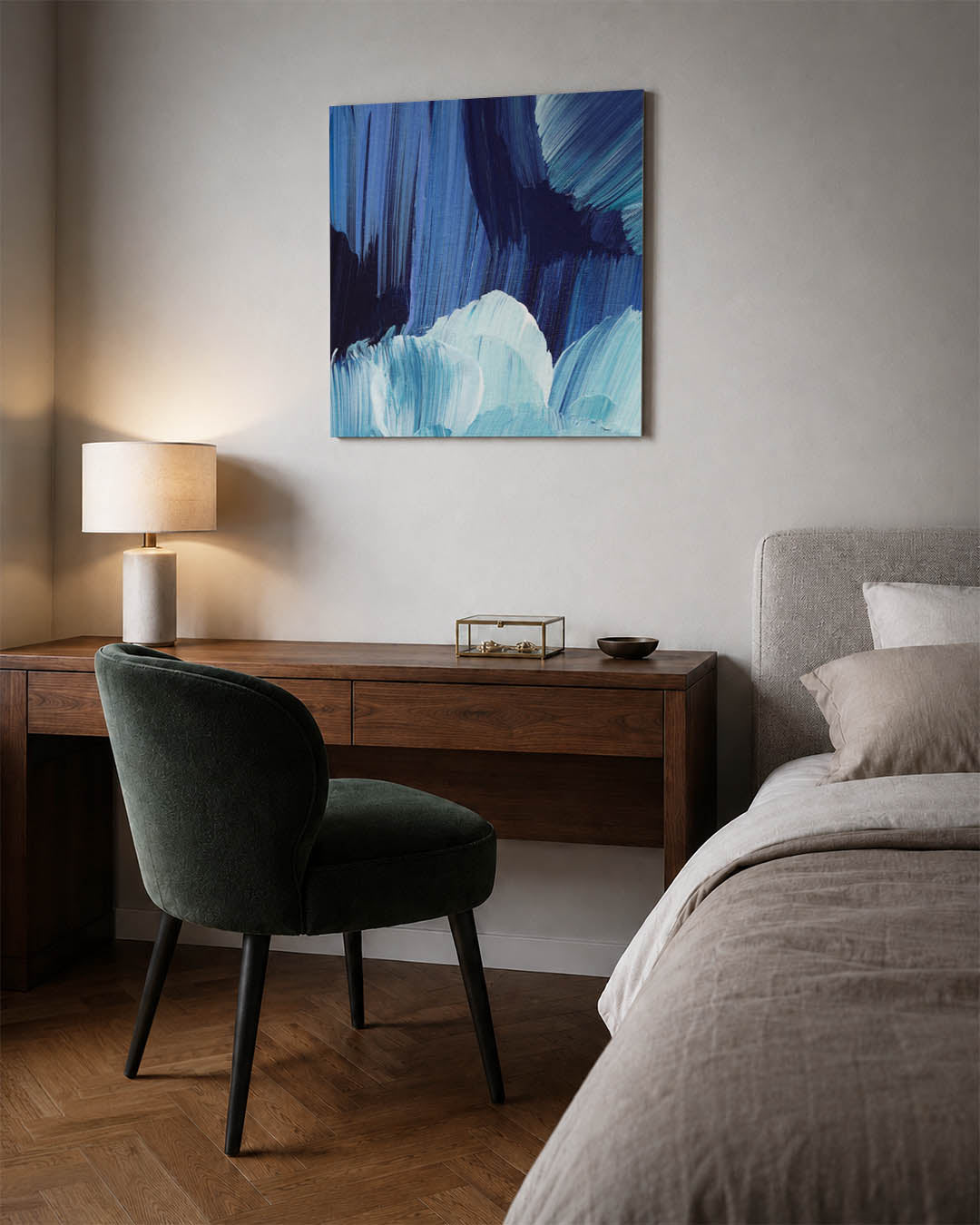 Dynamische blauwe strokes kunstwerk – materiaalweergave – dit werk toont vloeiende penseelstreken in verschillende tinten