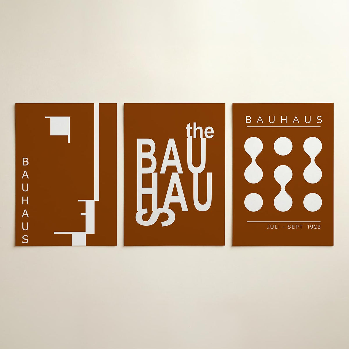 Vorm en lijnenspel posterset – detailweergave – deze posterset in drie delen toont een spel van bruine en witte vlakken.