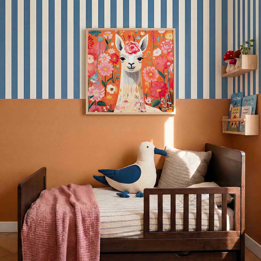 Lama tussen bloemen – kids poster in vierkant formaat