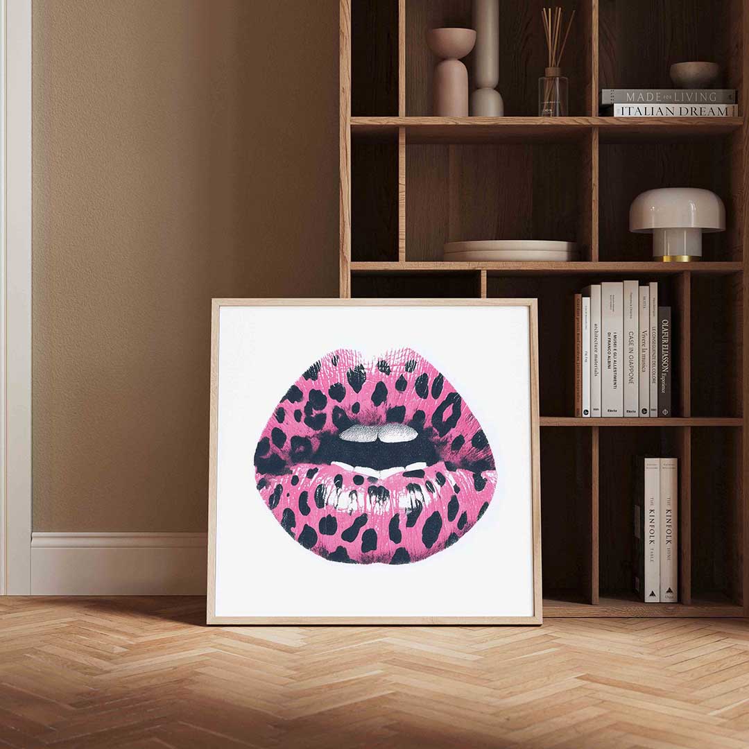 Roze lippen met stippen – kleurrijke Pop Art poster in vierkant formaat